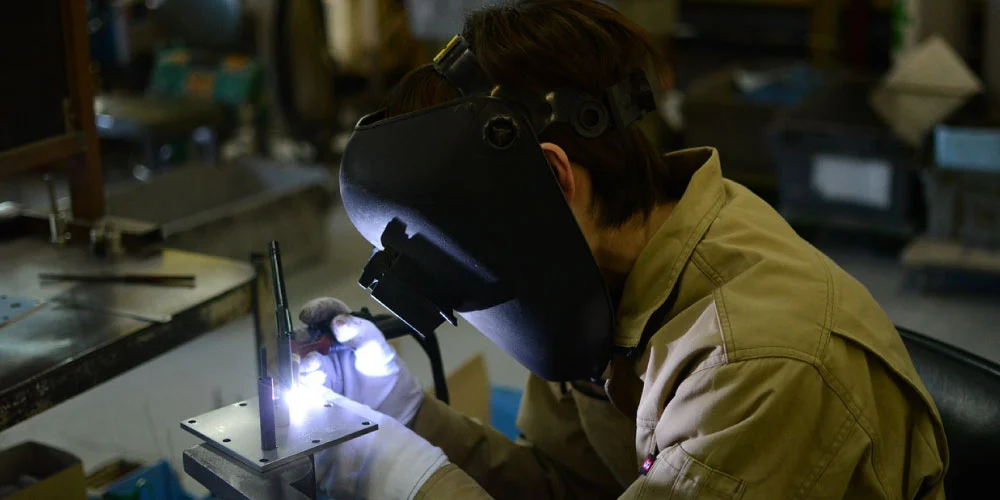 Soudeur professionnel avec équipements de protection