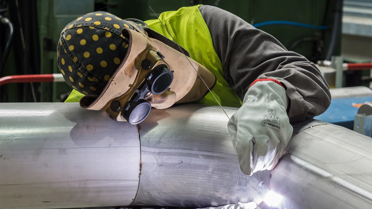 Salaire soudeur 2026 par niveau d'expérience : de 1600€ à 4500€ brut/mois